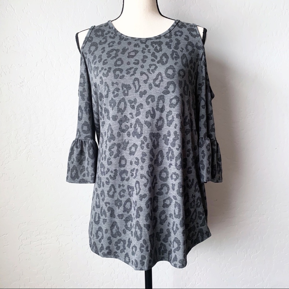 Leopard Print Cold Shoulder Top - Picture 5 of 7